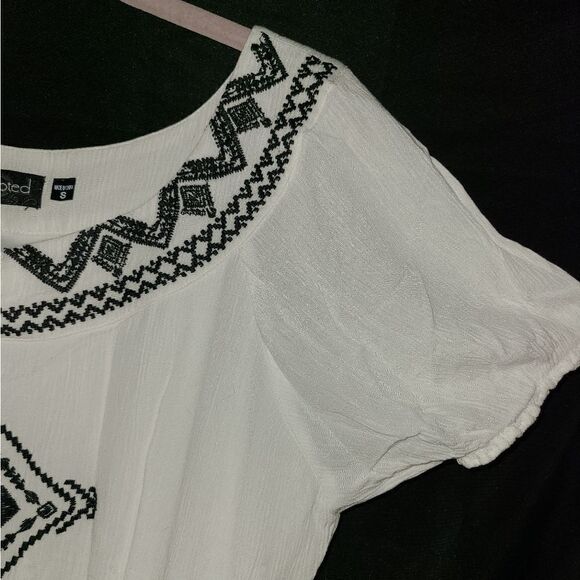 Tempted White Embroidered Dress Size S - Picture 4 of 11